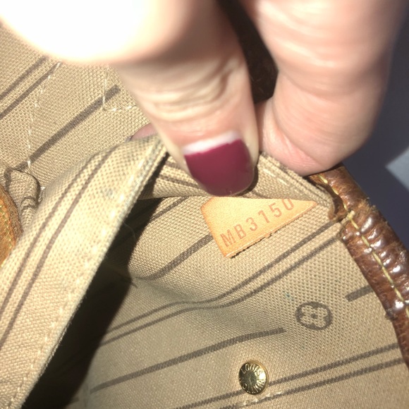 Louis Vuitton Monogram Neverfull MM Tote - Picture 4 of 8